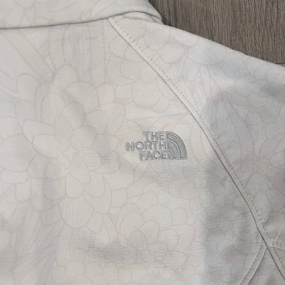 The North Face Women's Cream Softshell Utility Jacket - Picture 7 of 8